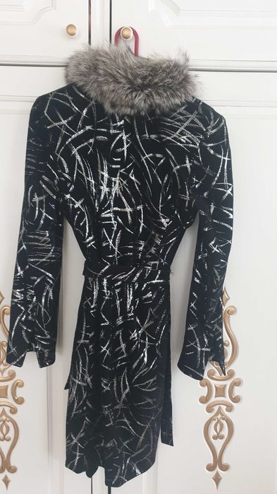 Стилно кожено палто с яка от лисица