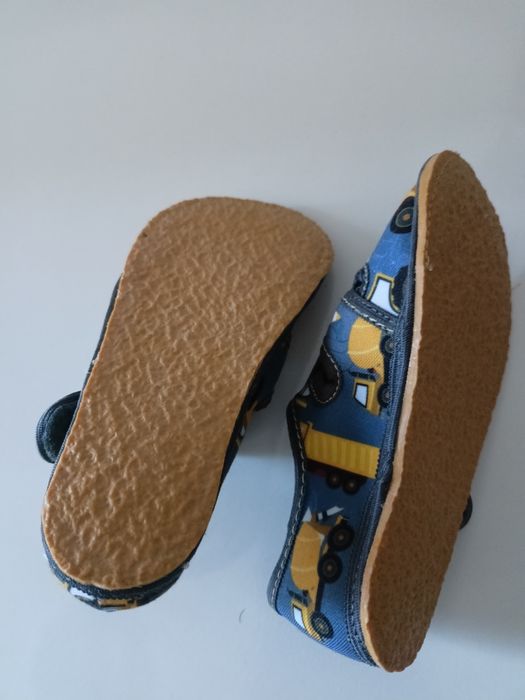 Боси пантофи за момче