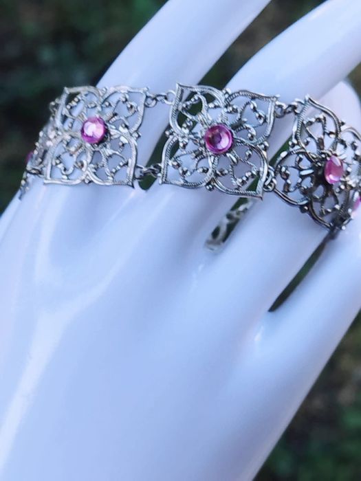 Veche bratara in filigran, placata cu argint, cu pietre roz