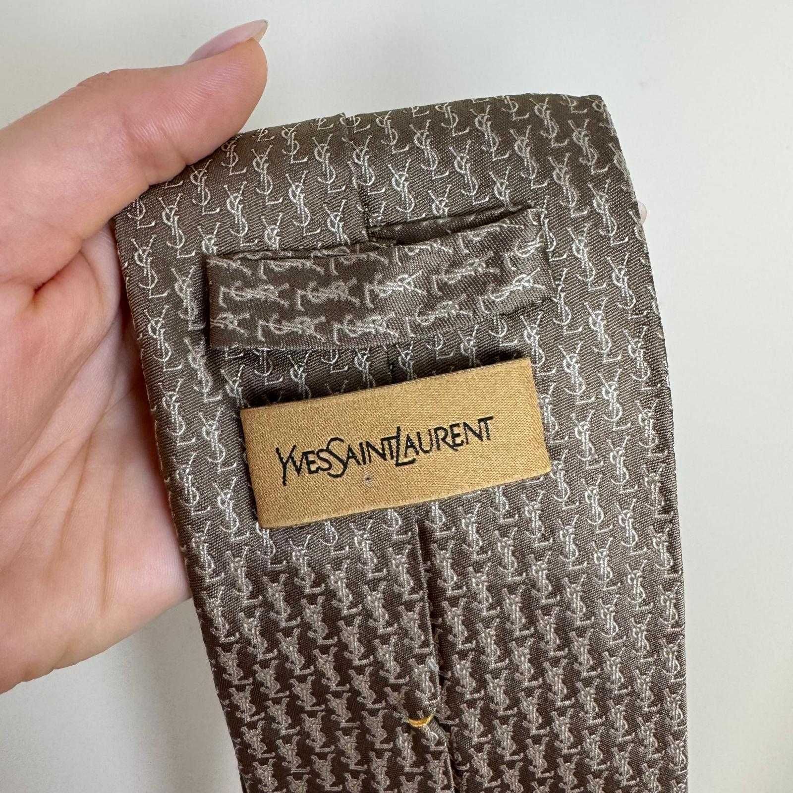 Вратовръзка на YSL