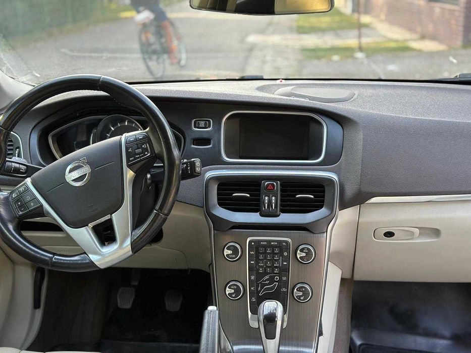 Vand Volvo V40 D4 in stare foarte buna