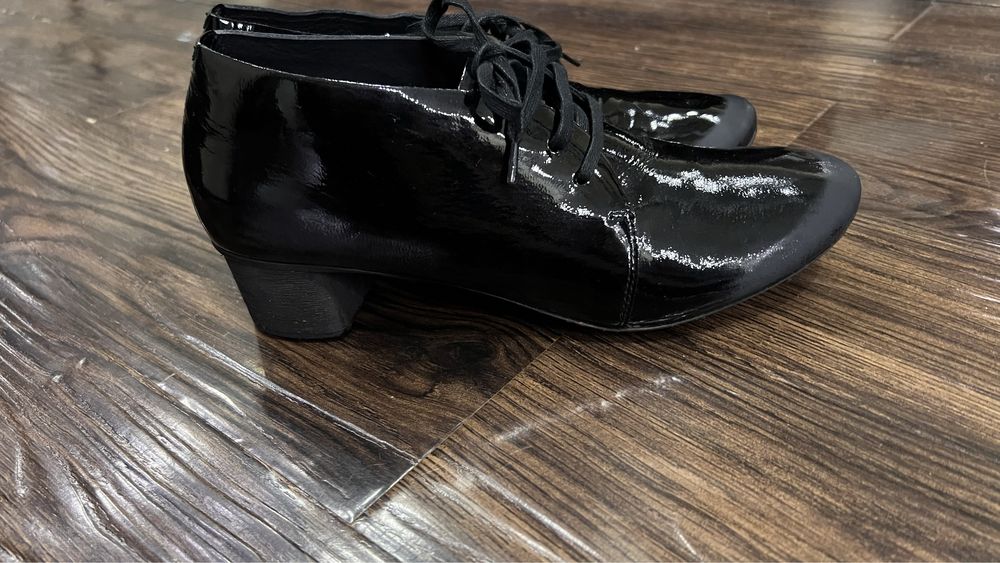 Туфли от бренда Carlo Razolini