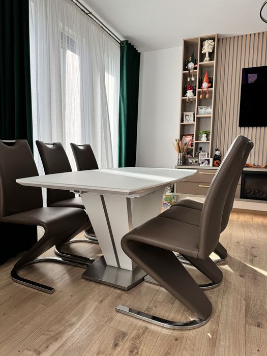 Masă  extensibilă + 6 scaune moderne