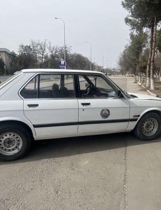 BMW сотилади срочни 2л матор. Утиб берилидиган жойи бор !