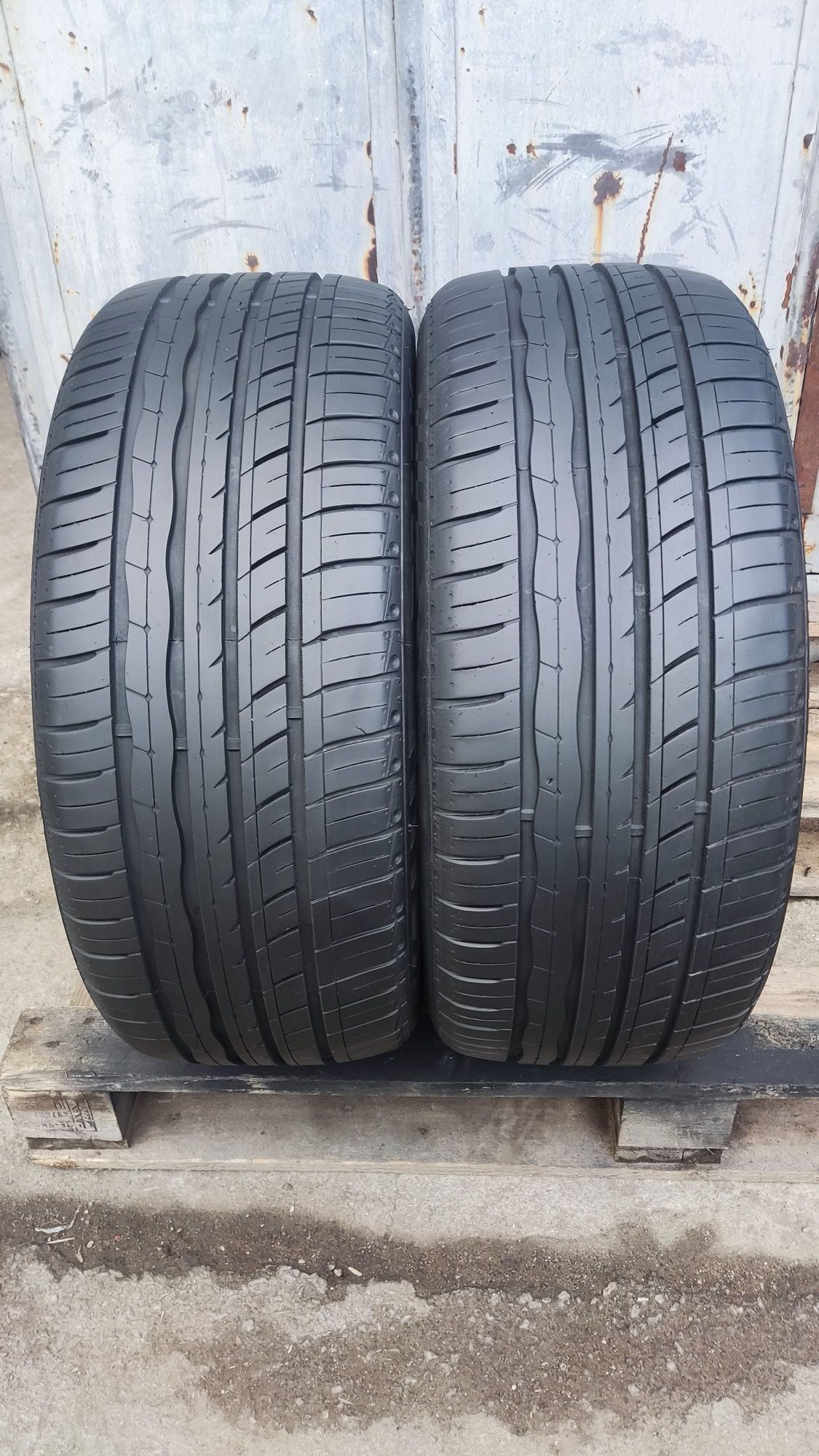 2бр. летни гуми 215/50/17 RoadX, дот23
dot23
7+mm
Добро състояние на г