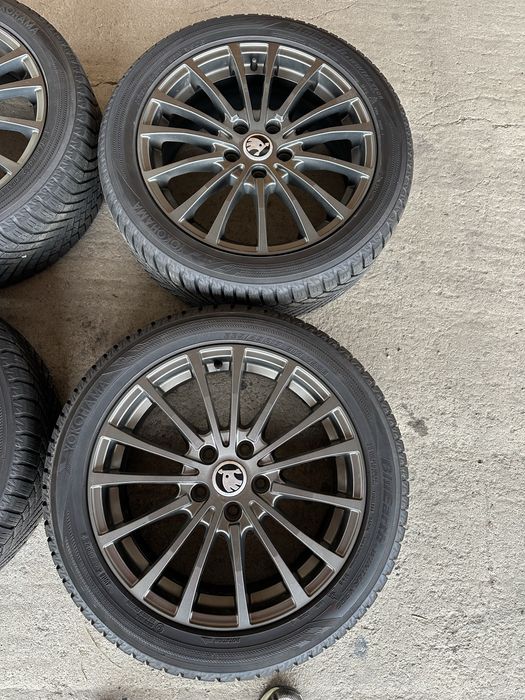 Джанти Skoda с зимни гуми Yokohama 225/45/17 DOT1824 на 1 зима