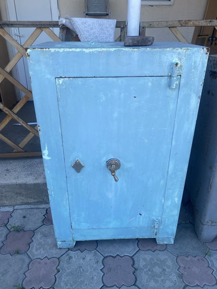 Сейфы металлические, б/у