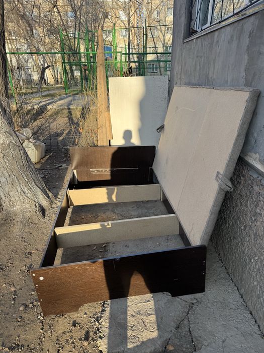 Кровать с матрасом