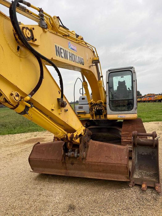 De vanzare Excavator New Holland E175