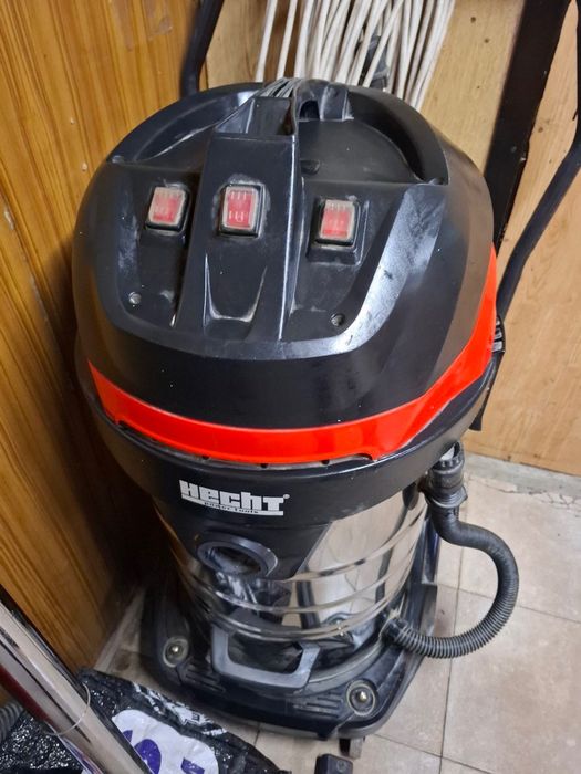 Професионална прахосмукачка ,три мотора и 50 м кабел