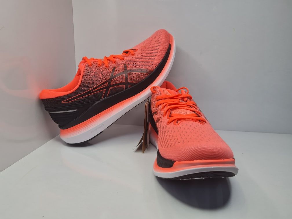 Маратонки Asics GlideRide 2

Чисто нови с кутия.

Размер 42.5 стелка 2