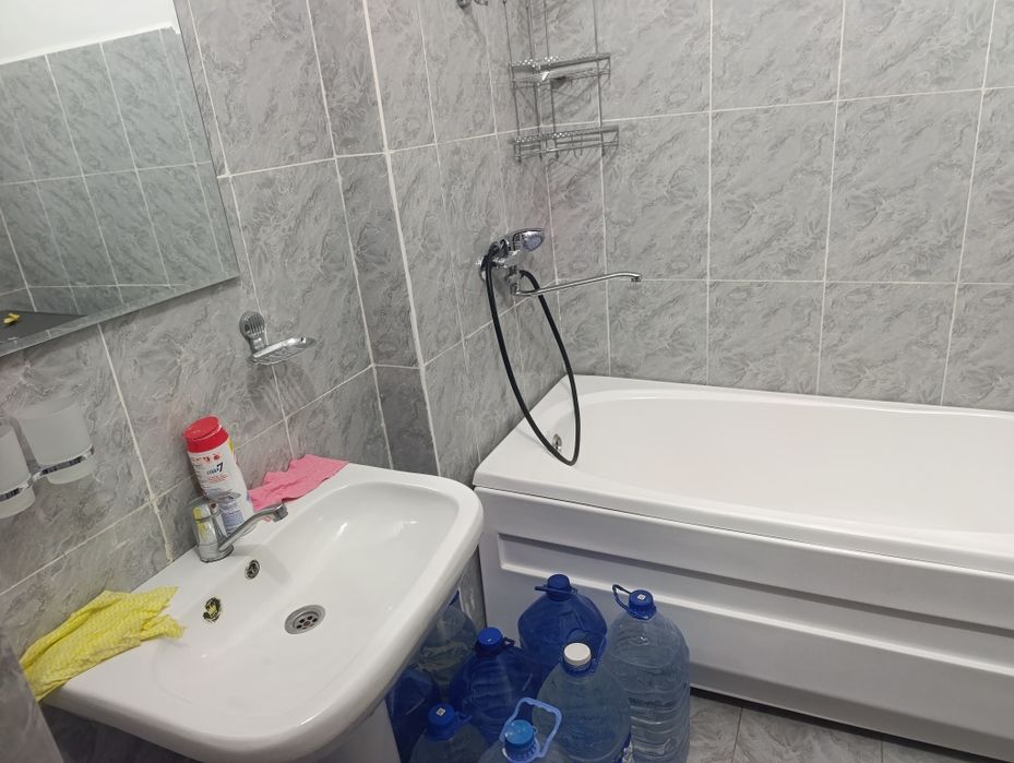 Uy sotiladi Zomin markazida