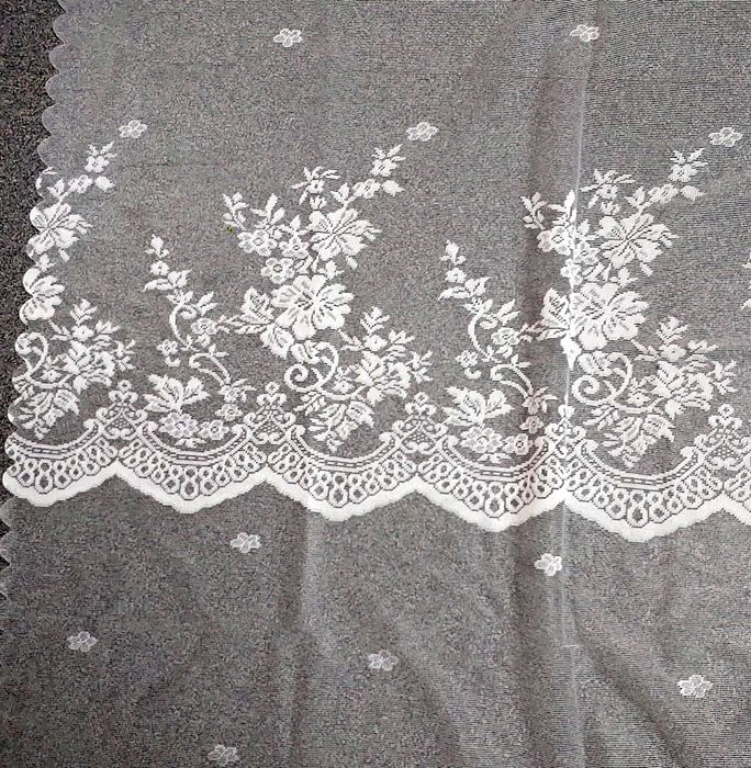 Продаю короткую белую тюль, Китай ,шириной -182,длиной- 130 см