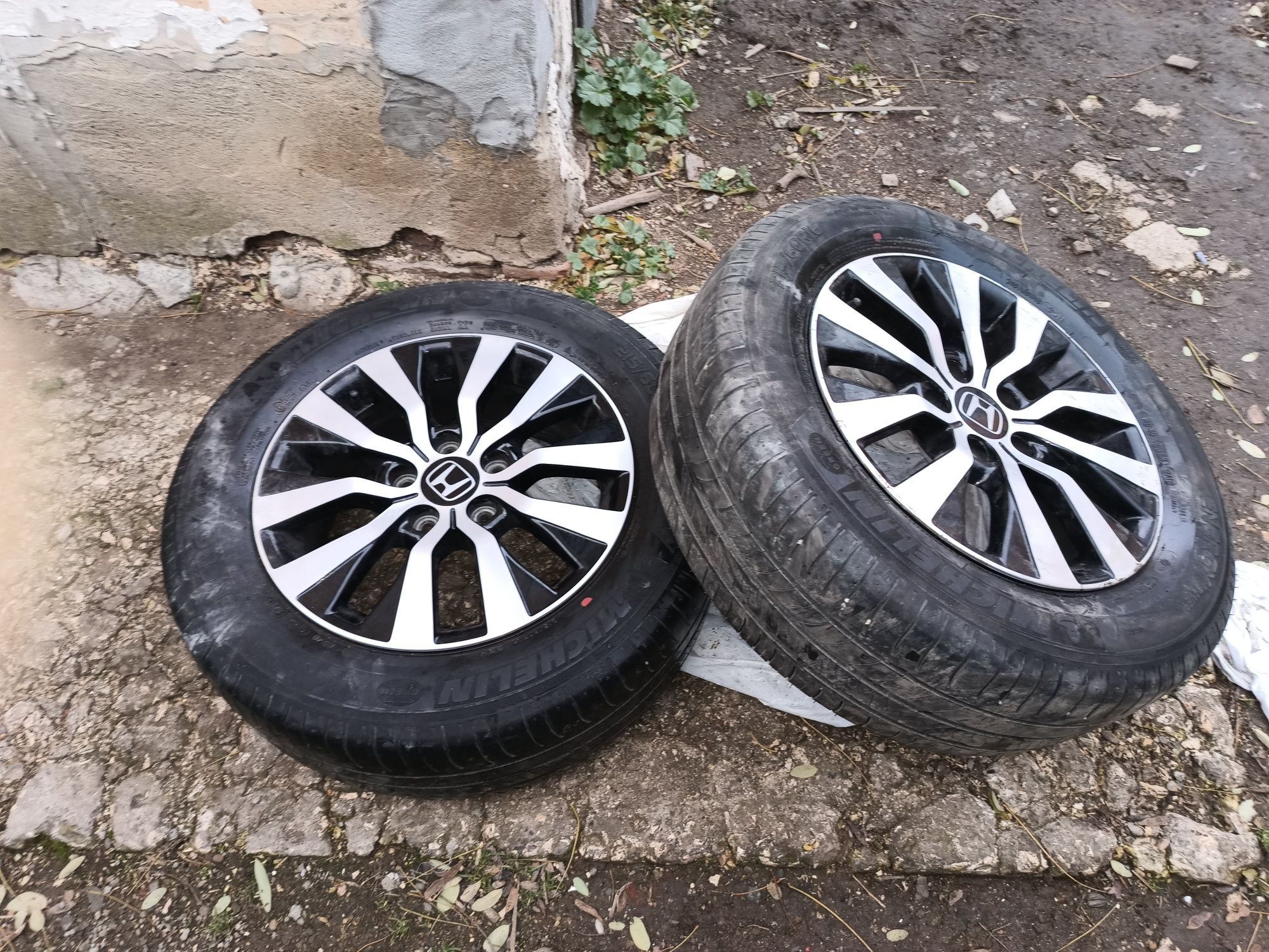 Salut vând jante pentru Honda