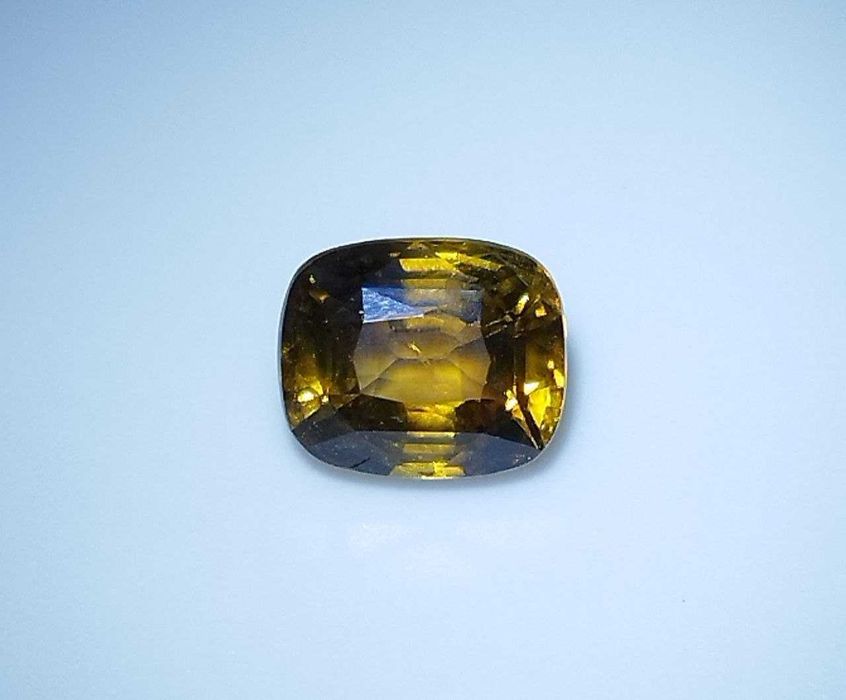 Рядък александрит с драматично променящ се цвят 1.52кт.!Сертифициран!