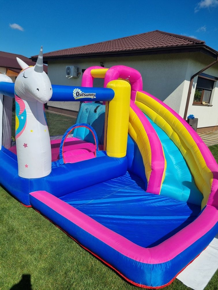 Castel gonflabil cu tobogan,piscina și trambulina de inchiriat