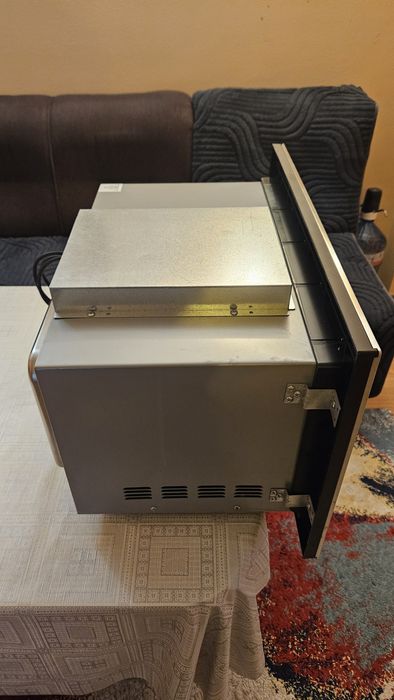 Иноксова микровълнова печка с грил за вграждане Eurolux