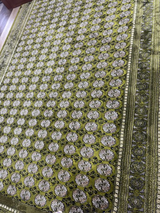 Продам ковер в отличном состоянии