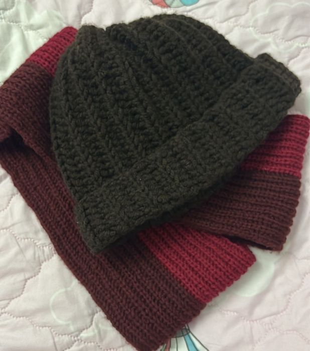 Продается шапки и шарфы