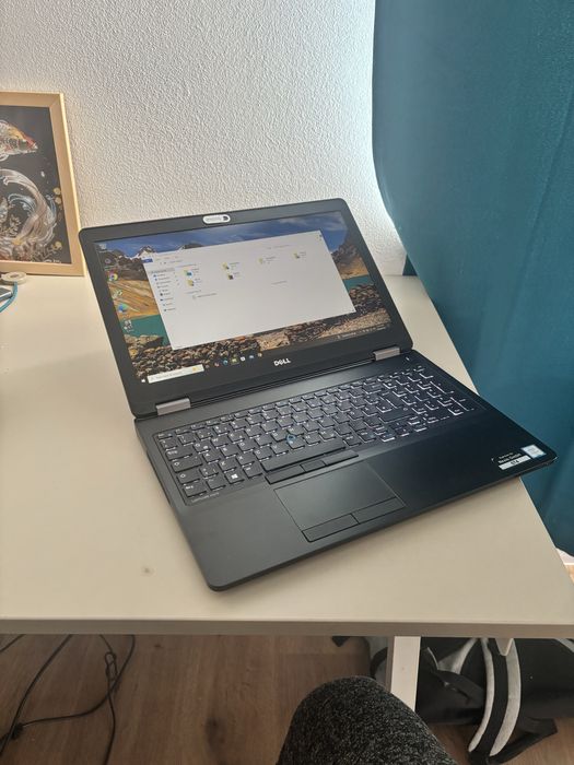 Dell 5570• Procesor i7-6820HQ• 16gb ram• 256gb SSD• 15,6” Full HD