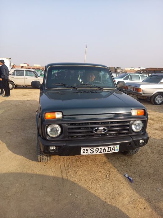 Niva 4x4 yili 2014 holati yaxshi yoqilg'i benzin gaz