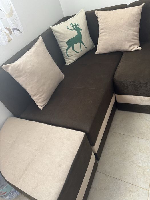 Ъглов диван в кафяв цвят