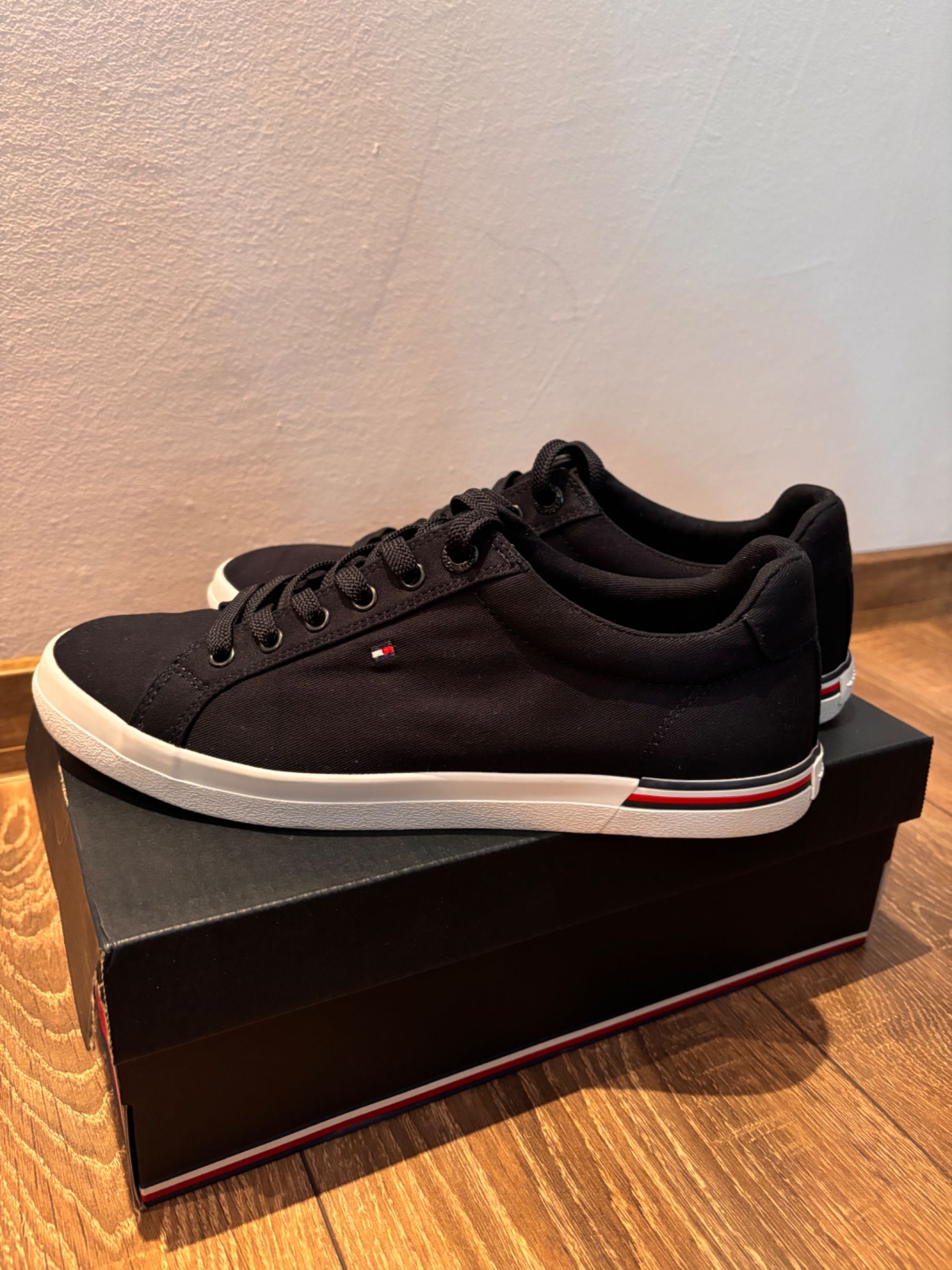 Дамски кецове Tommy Hilfiger