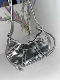 Сребърна чанта сребриста с дръжка тип Баленсиага balenciaga  огледална