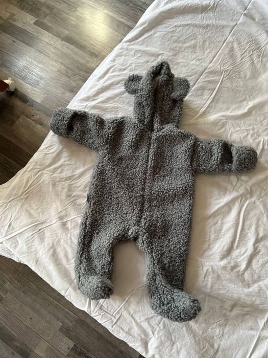 Продам в холодную погоду комбинезон для малыша