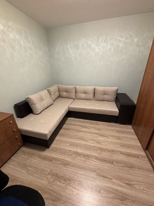 ЧИСТО НОВ диван за 4 човека + става на спалня за гости и има ракла