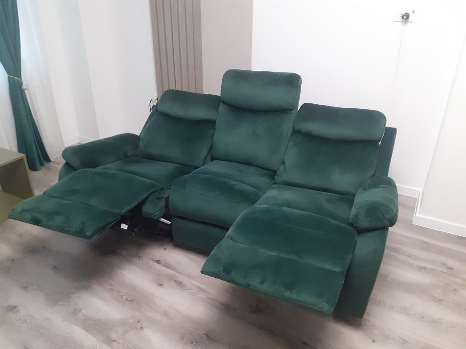 Canapea noua cu măsuță canapeaua se desface pt 2 persoane