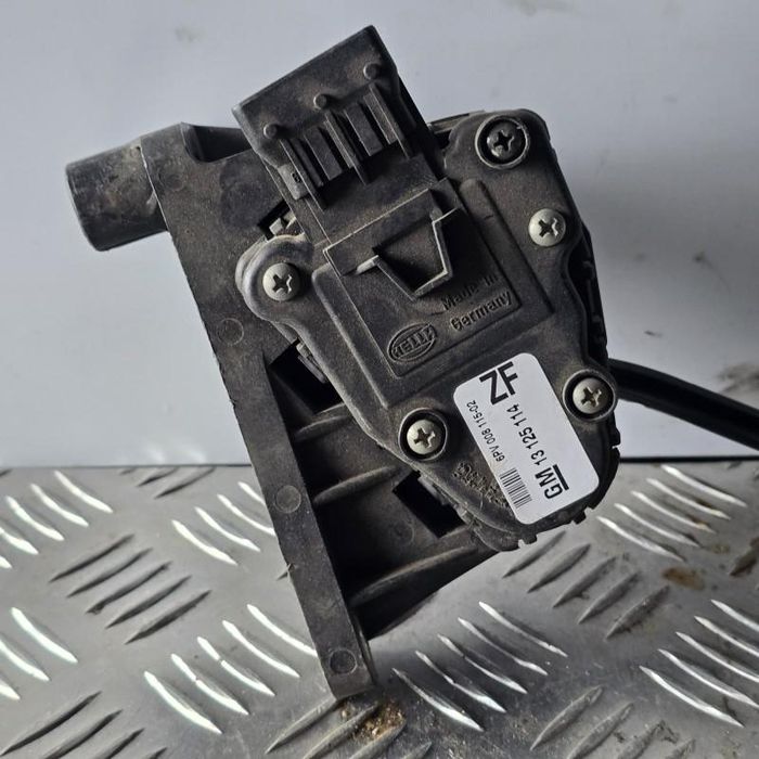 Pedala acceleratie Opel Zafira B Facelift