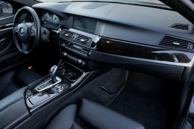 Продавам BMW 550i