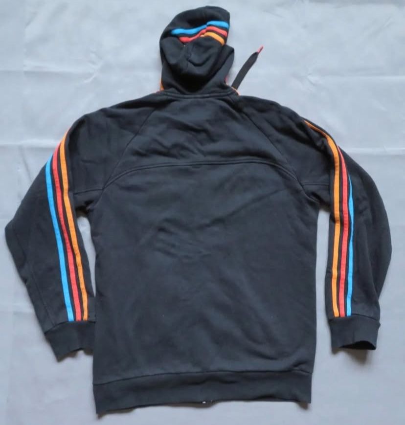 Adidas essentials суичър