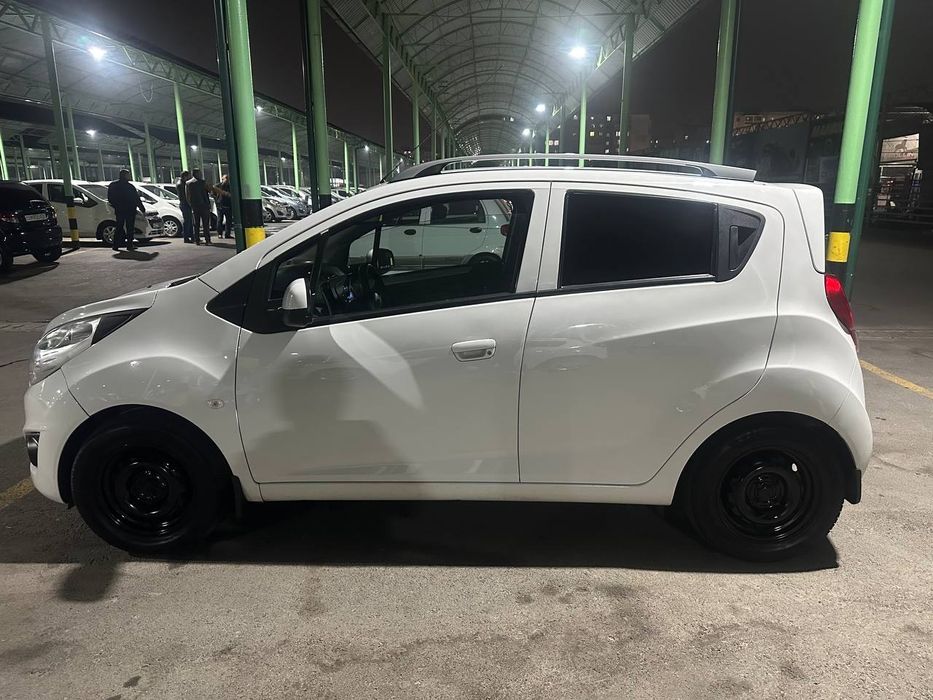 Avtomat 2017 yil oq spark sotiladi kraskasi toza