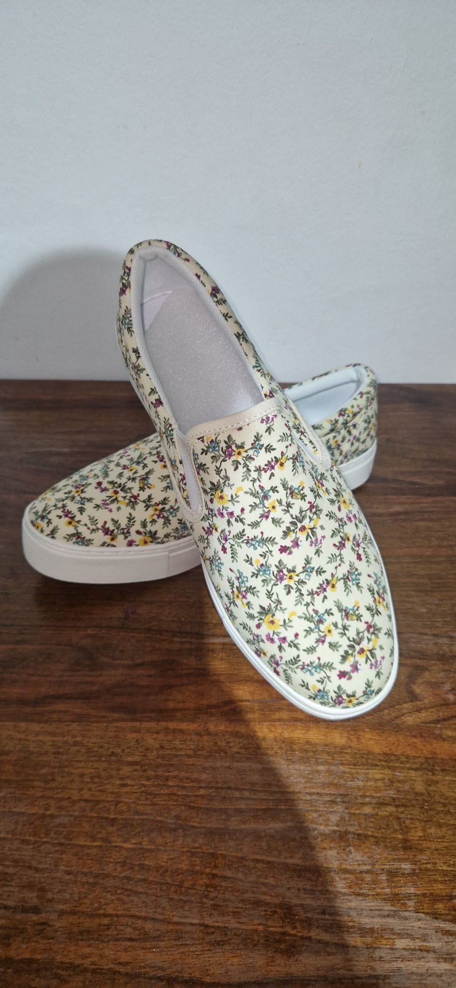 Espadrile noi cu eticheta Vans marimea 42
