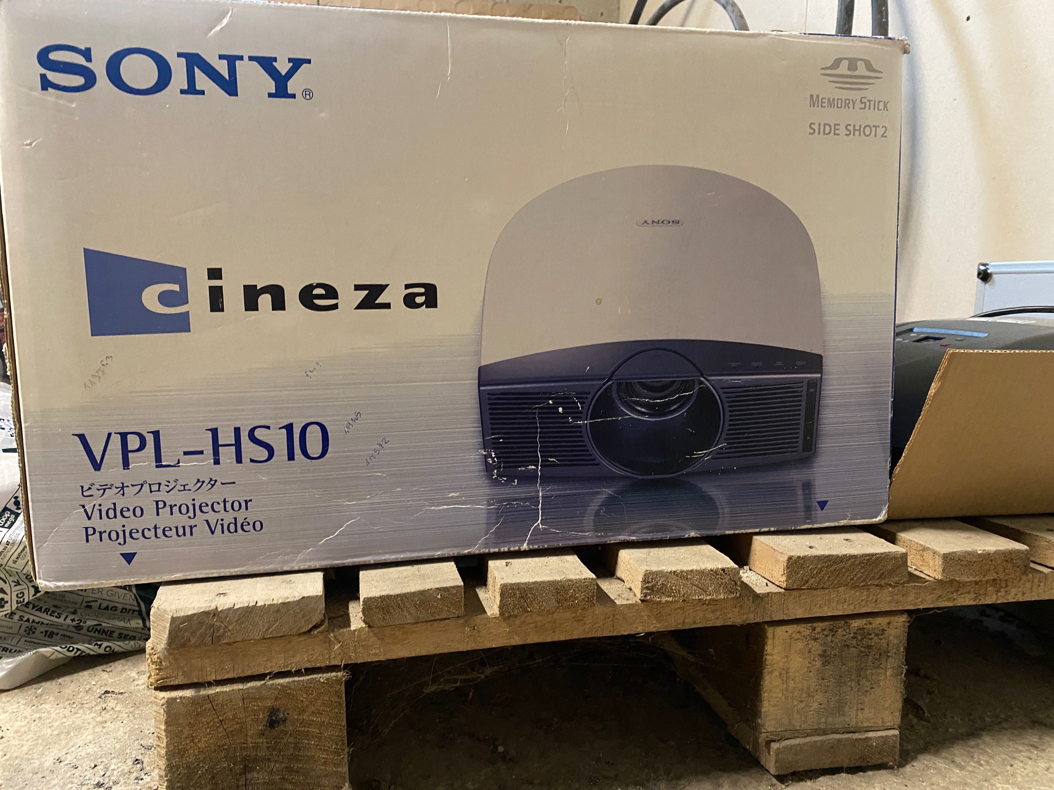 Проeктор Sony cineza VPL-HS10