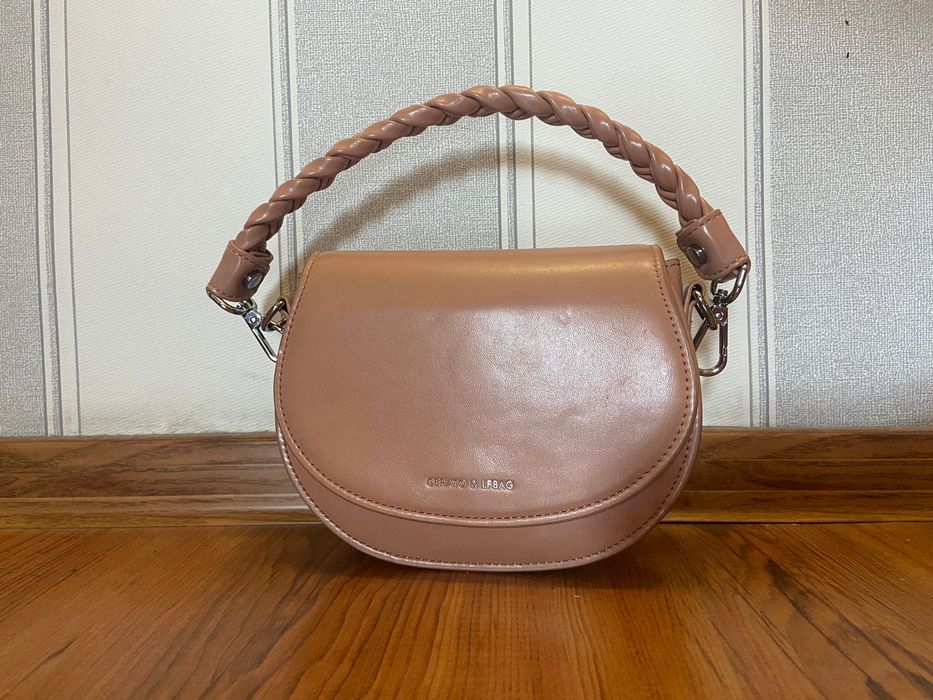 Женская сумка с тремя ремешками