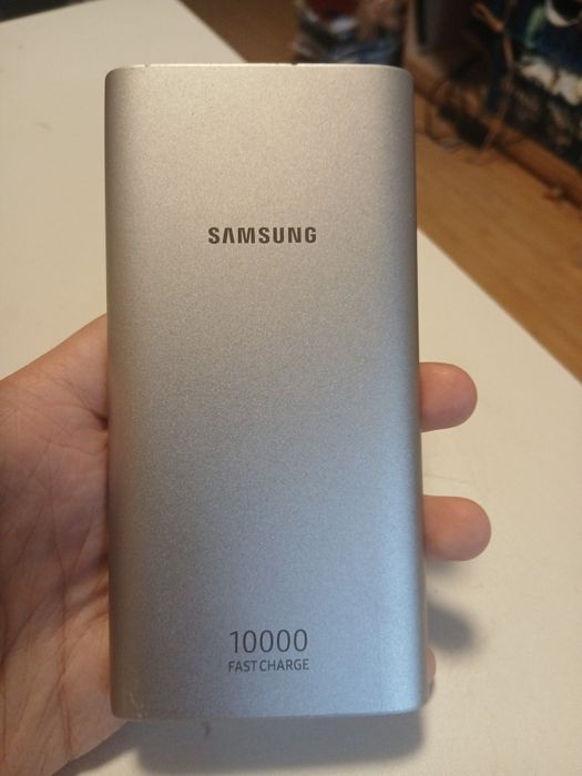 Повербанк от Samsung