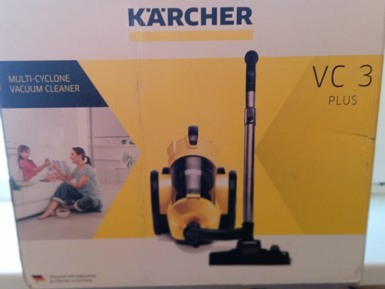 Пылесос Karcher.