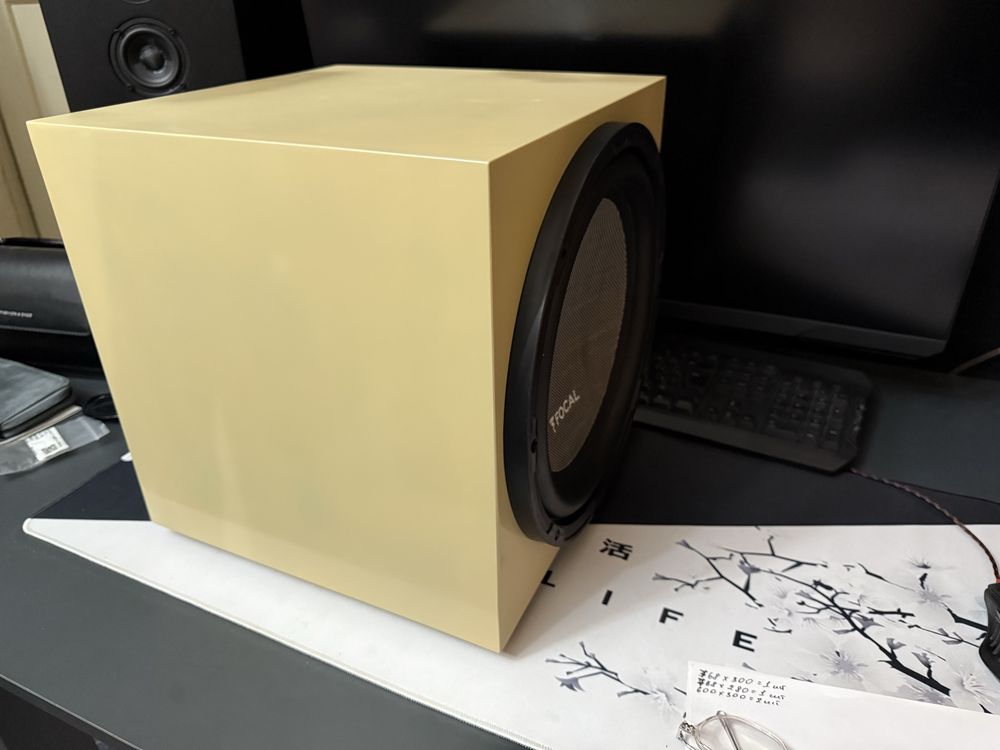 Сабвуфер Focal с коробом