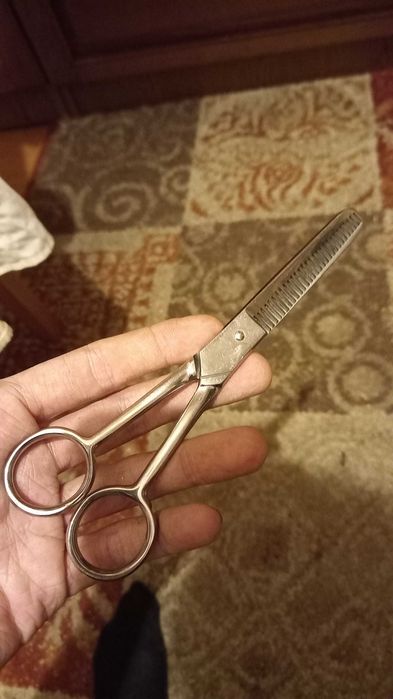 Vand foarfeca rarit parul