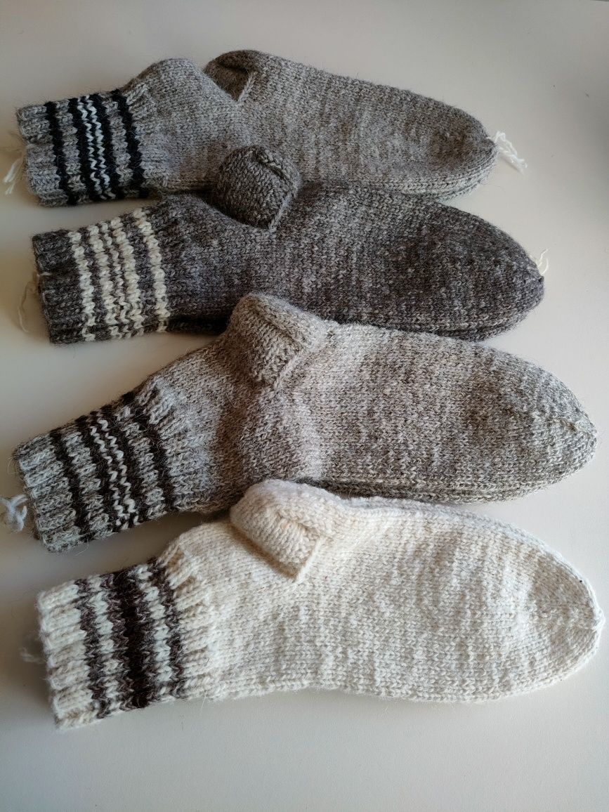 Ciorapi de lana tricotati