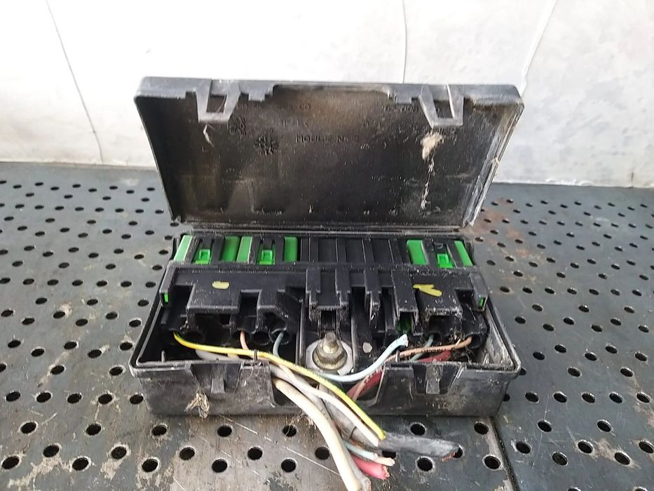Panou sigurante relee peugeot 307 9632229480 97086100