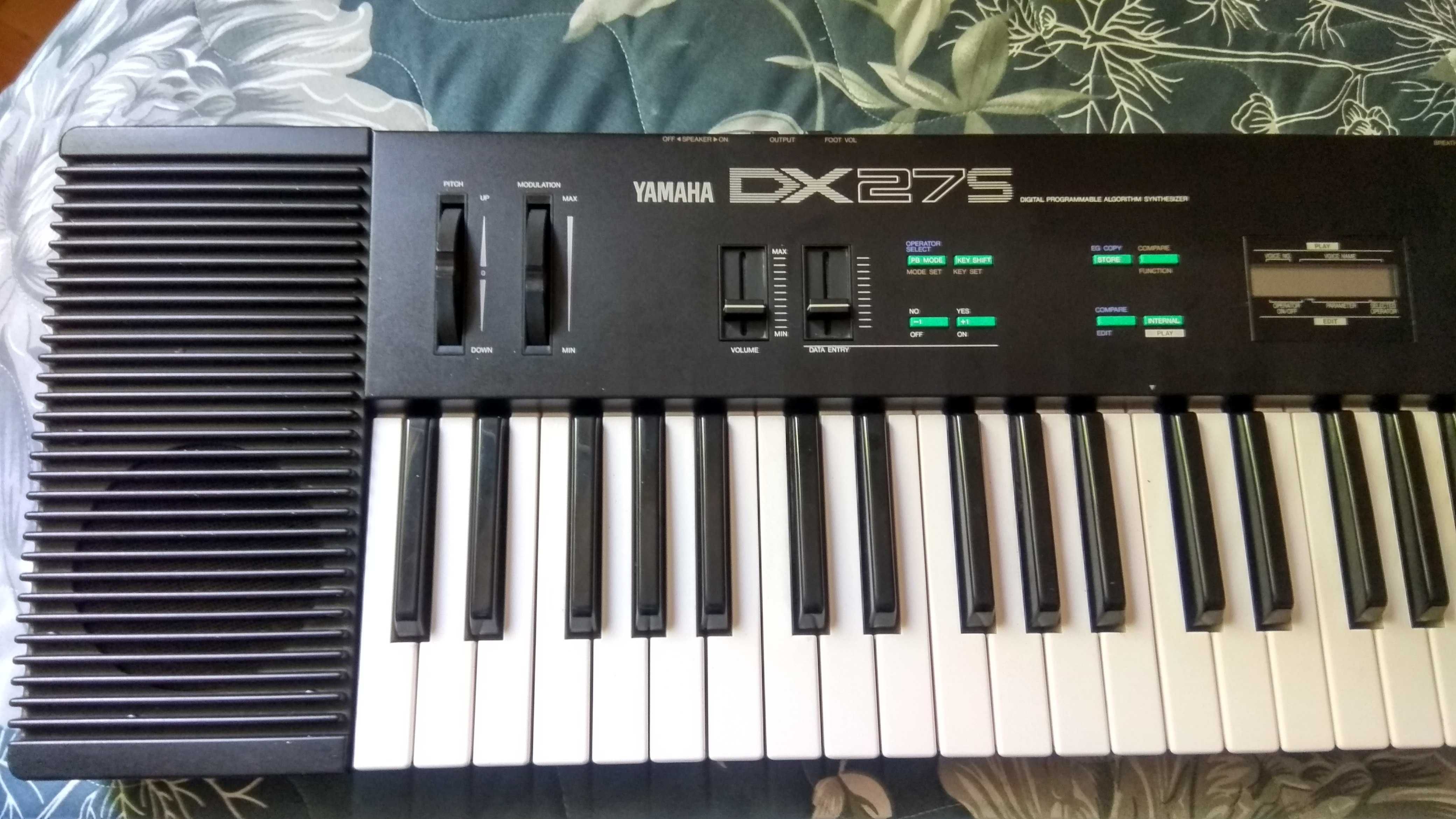 Професионален синтезатор Yamaha DX27S