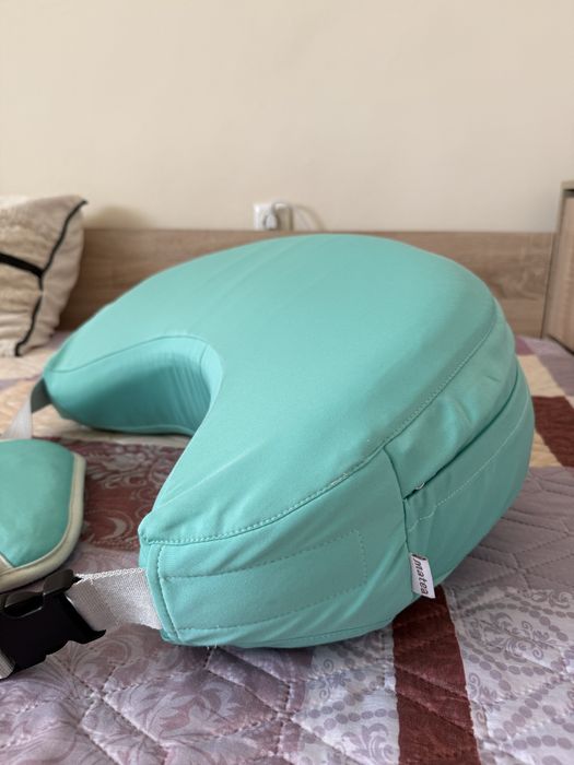 ВъзглавницаТа за кърмене Матеа, цвят мента