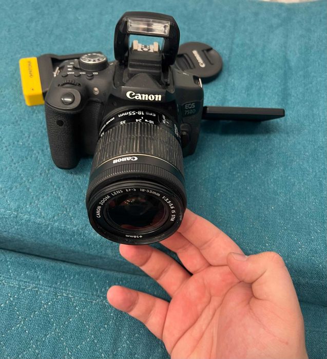 Camera foto Canon 750D + Obiectiv
