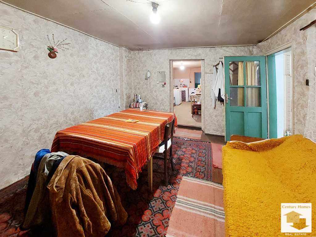 145285 Двуетажна къща с голям и равен двор в  село Куцина