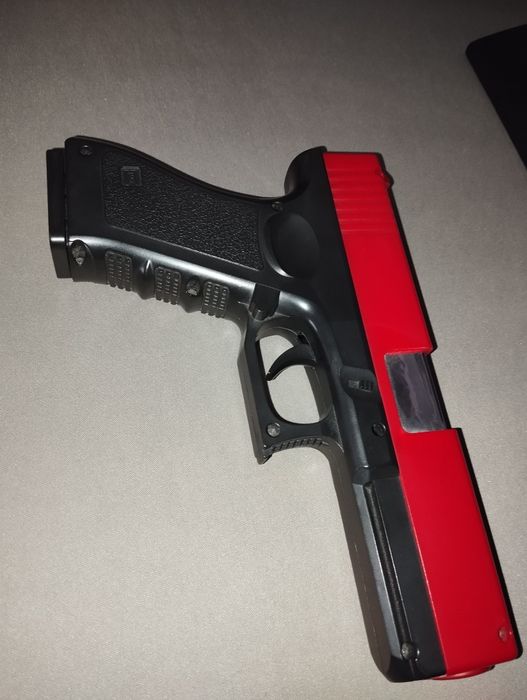 Pistol tip nerf cu gloante din burete