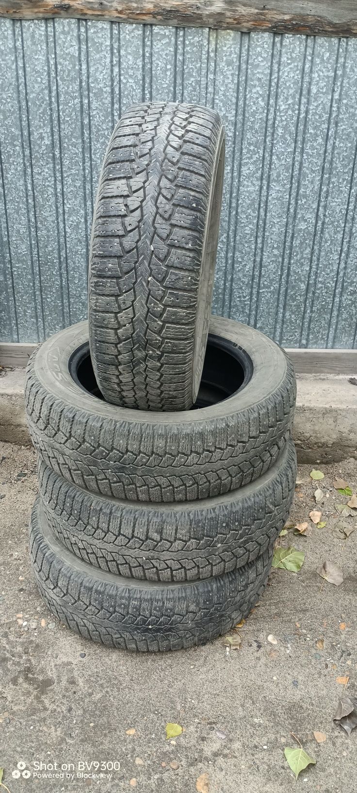 Продам зимние шины Maxxis.